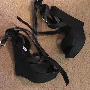 Steve Madden Black Wedges